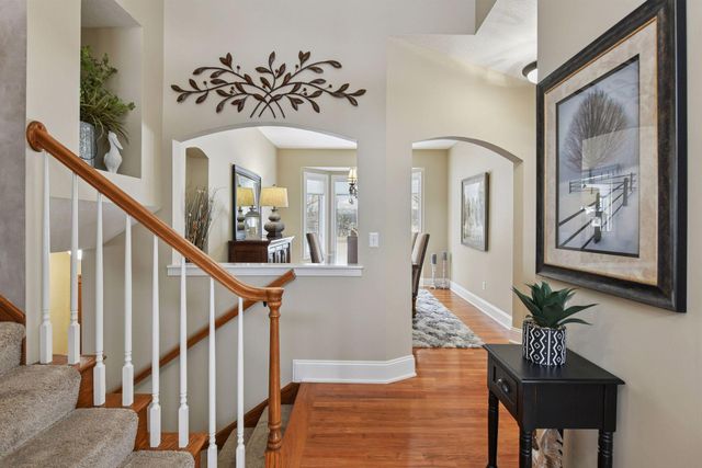 305 Pondview Lane, Chaska, MN 55318