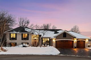 305 Pondview Lane, Chaska, MN 55318