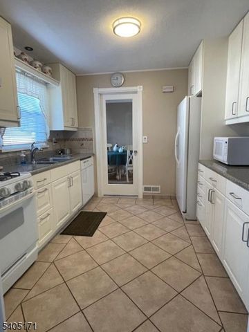 130 Valley View Rd, Hillside Twp., NJ 07205