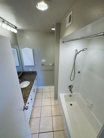 2210 Dorrington Street 405, Houston, TX 77030