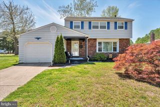 8 HAMPSHIRE AVE, Blackwood, NJ 08012