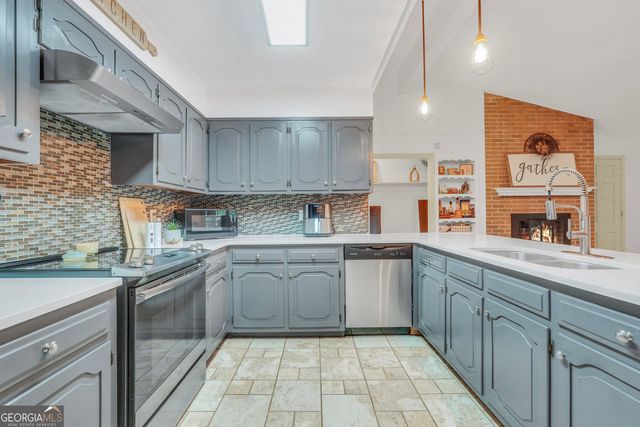 1327 Lakeshore Drive, Griffin, GA 30224
