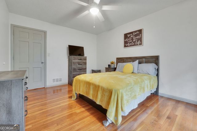 1327 Lakeshore Drive, Griffin, GA 30224