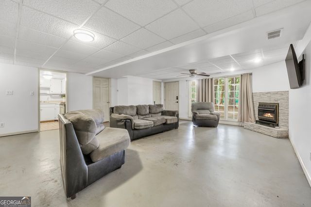 1327 Lakeshore Drive, Griffin, GA 30224