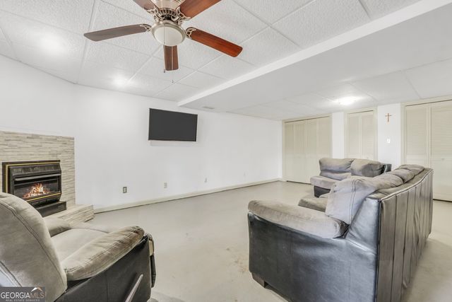 1327 Lakeshore Drive, Griffin, GA 30224
