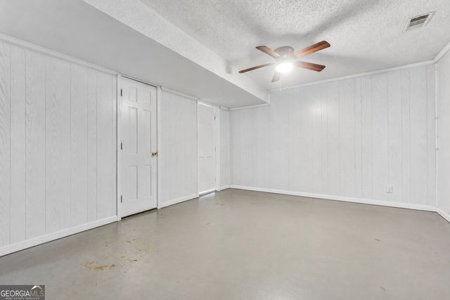 1327 Lakeshore Drive, Griffin, GA 30224