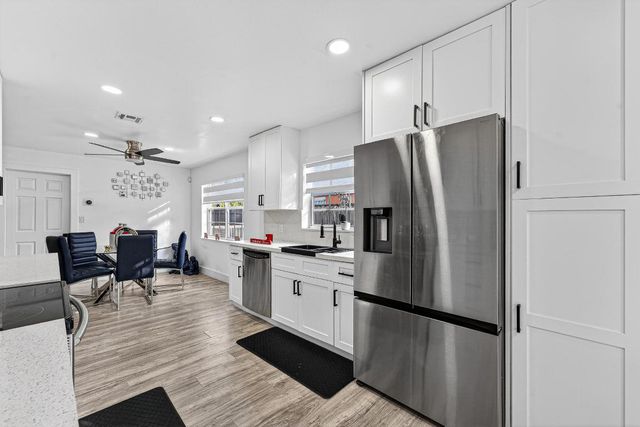 851 SW 67th Avenue, North Lauderdale, FL 33068