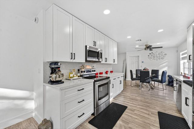 851 SW 67th Avenue, North Lauderdale, FL 33068