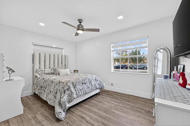 851 SW 67th Avenue, North Lauderdale, FL 33068