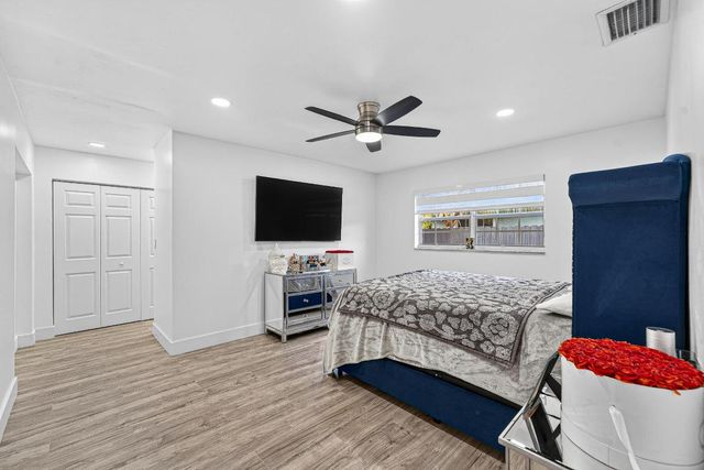 851 SW 67th Avenue, North Lauderdale, FL 33068