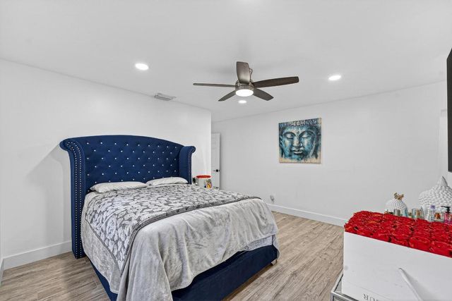 851 SW 67th Avenue, North Lauderdale, FL 33068