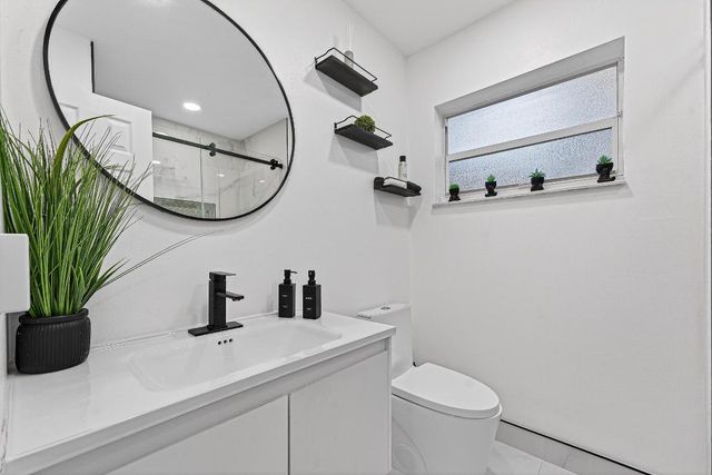 851 SW 67th Avenue, North Lauderdale, FL 33068