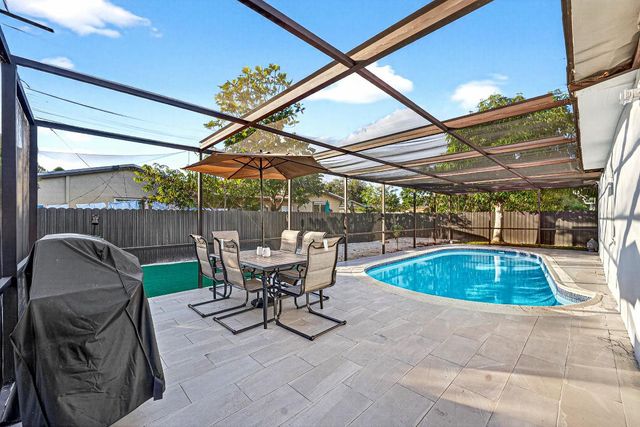 851 SW 67th Avenue, North Lauderdale, FL 33068