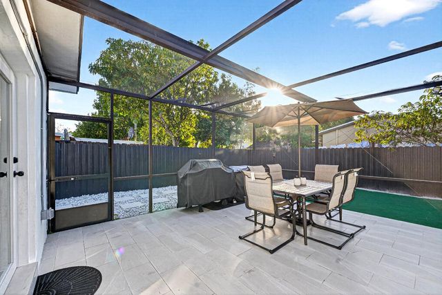 851 SW 67th Avenue, North Lauderdale, FL 33068