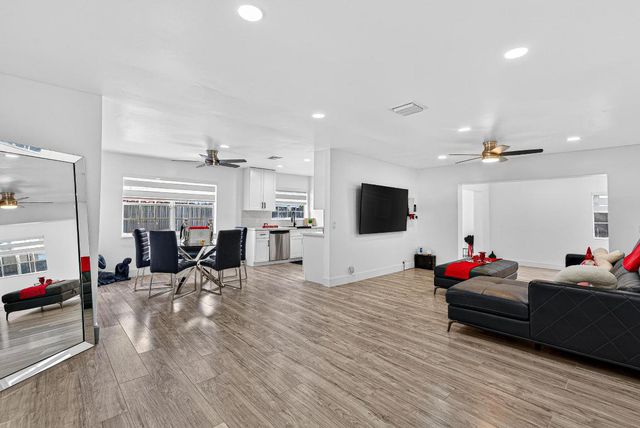 851 SW 67th Avenue, North Lauderdale, FL 33068