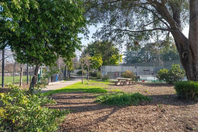 708 University Drive, Menlo Park, CA 94025