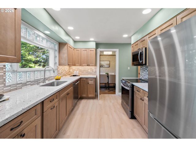4575 Sw DOGWOOD Ln, Portland, OR 97225