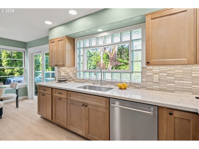 4575 Sw DOGWOOD Ln, Portland, OR 97225