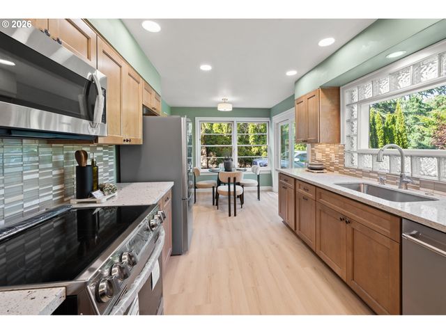 4575 Sw DOGWOOD Ln, Portland, OR 97225