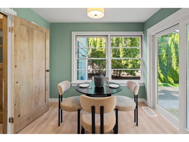 4575 Sw DOGWOOD Ln, Portland, OR 97225
