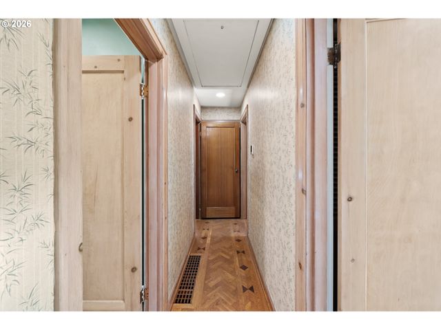 4575 Sw DOGWOOD Ln, Portland, OR 97225