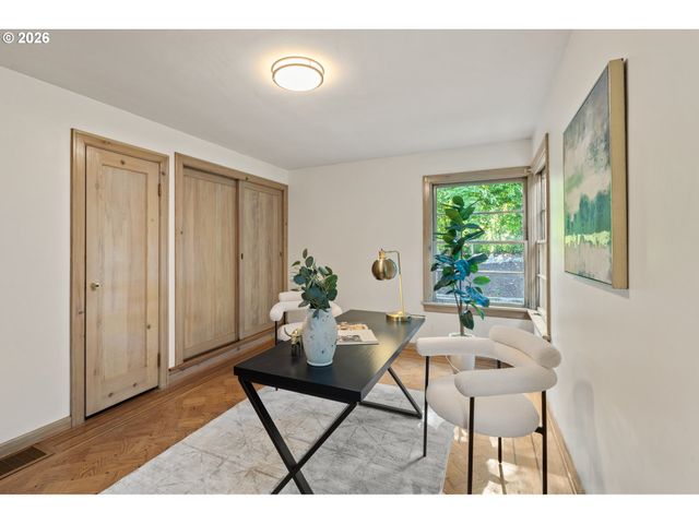 4575 Sw DOGWOOD Ln, Portland, OR 97225