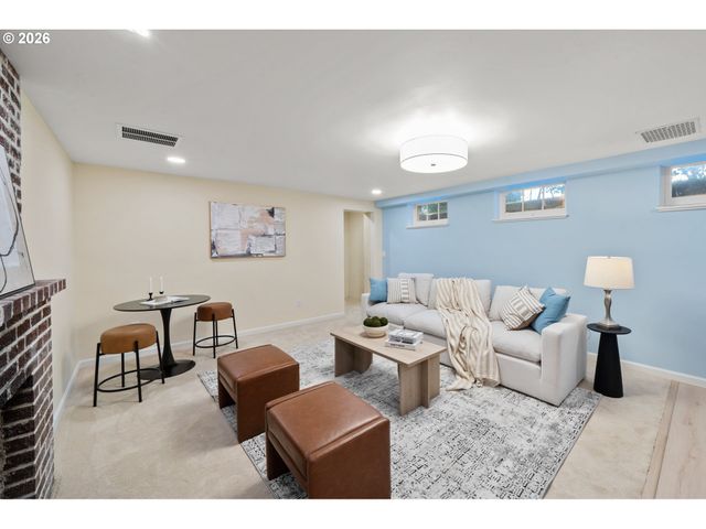 4575 Sw DOGWOOD Ln, Portland, OR 97225