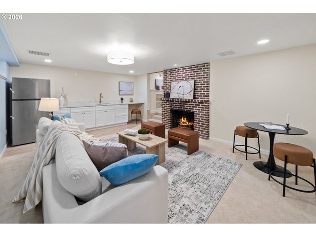 4575 Sw DOGWOOD Ln, Portland, OR 97225