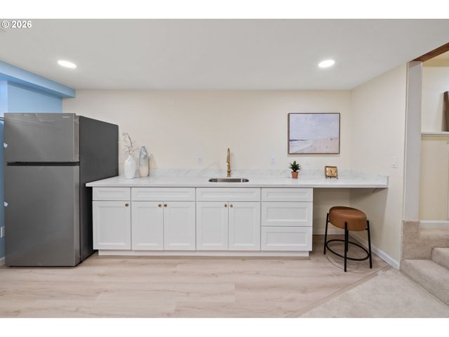 4575 Sw DOGWOOD Ln, Portland, OR 97225
