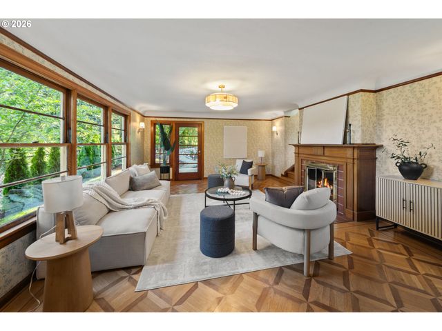 4575 Sw DOGWOOD Ln, Portland, OR 97225