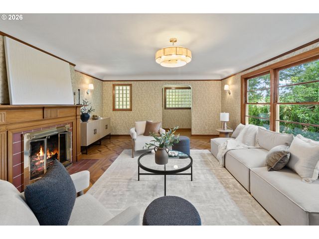4575 Sw DOGWOOD Ln, Portland, OR 97225