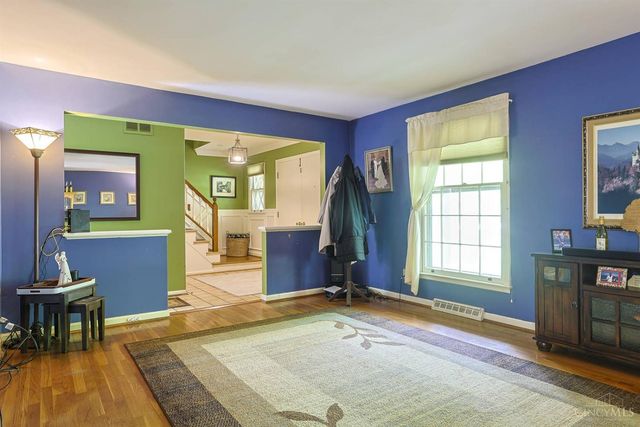 328 Circlewood Lane, Wyoming, OH 45215