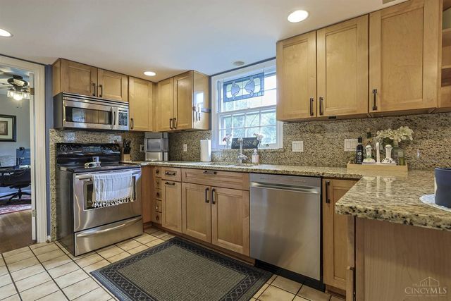 328 Circlewood Lane, Wyoming, OH 45215