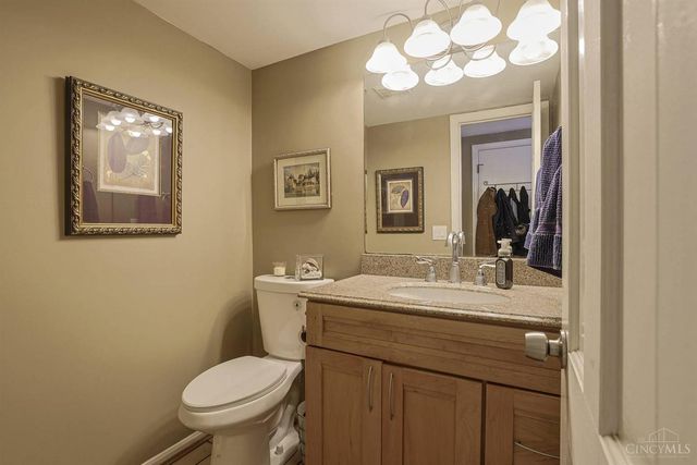 328 Circlewood Lane, Wyoming, OH 45215