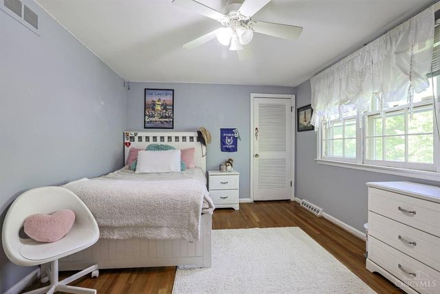 328 Circlewood Lane, Wyoming, OH 45215