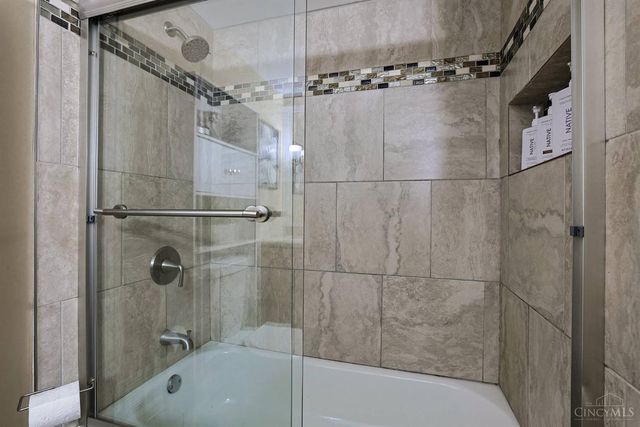 328 Circlewood Lane, Wyoming, OH 45215