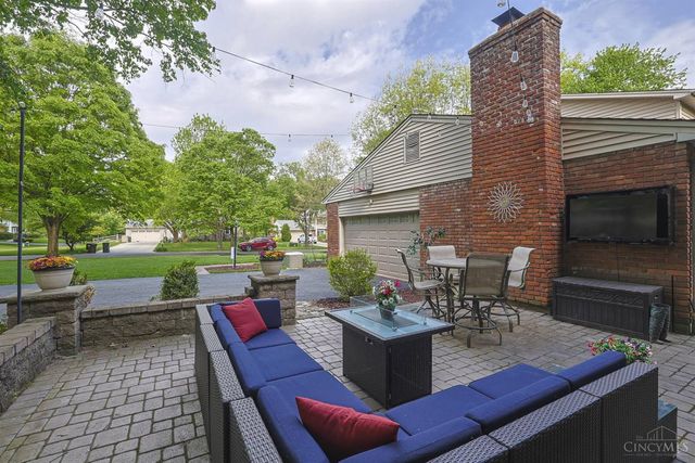 328 Circlewood Lane, Wyoming, OH 45215