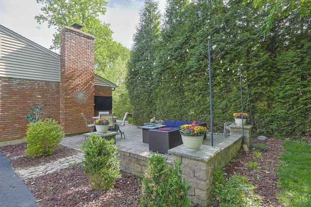 328 Circlewood Lane, Wyoming, OH 45215