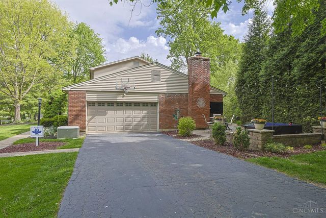 328 Circlewood Lane, Wyoming, OH 45215