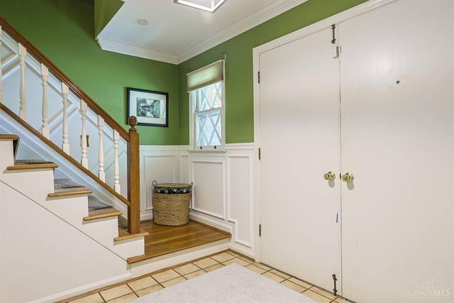 328 Circlewood Lane, Wyoming, OH 45215
