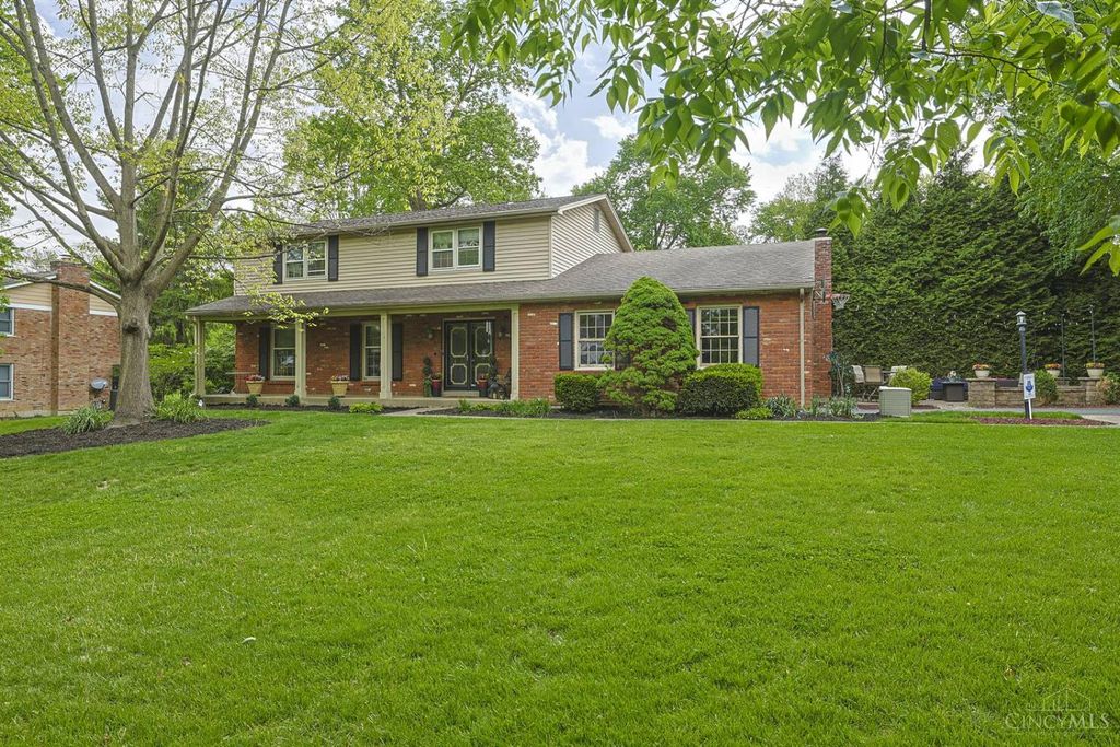 328 Circlewood Lane, Wyoming, OH 45215