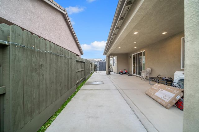 1910 Southport Ave, Livingston, CA 95334