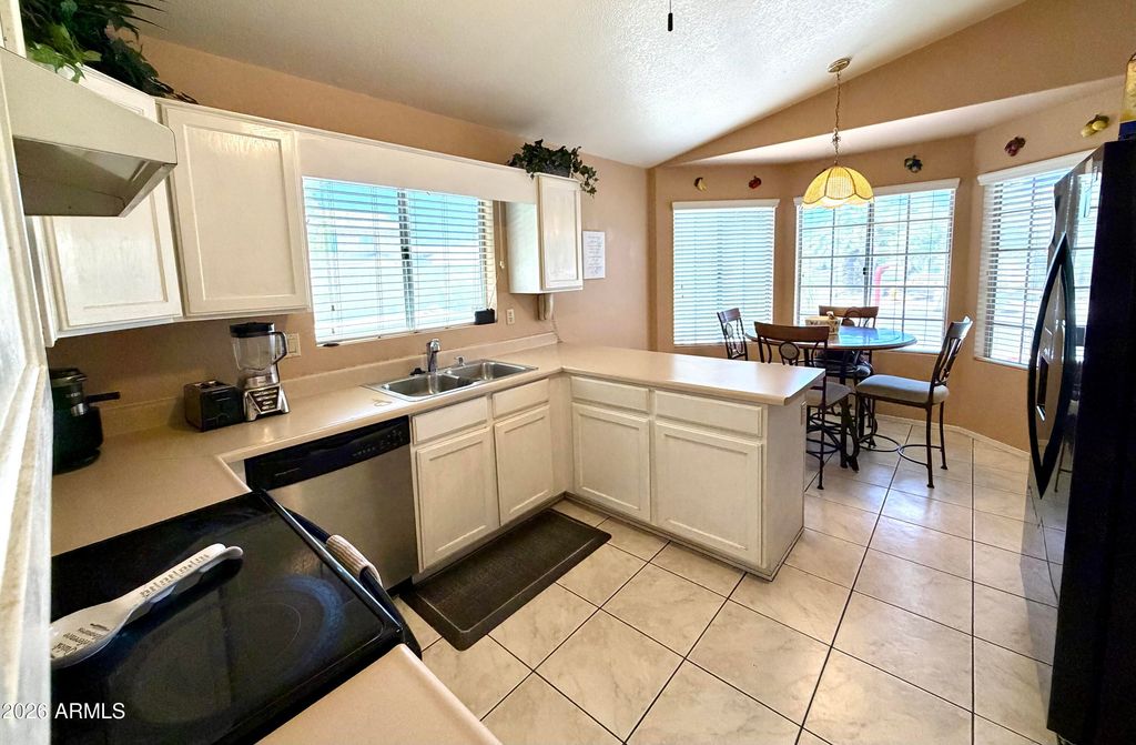8877 W MORNINGSIDE Drive, Peoria, AZ 85382 — photo 5