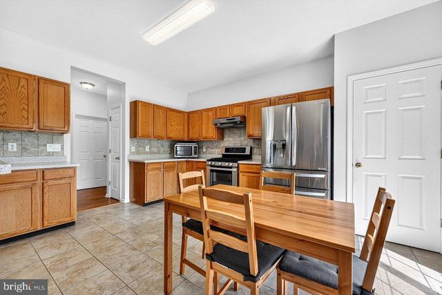 8 FOUNTAYNE LN, Lawrence Township, NJ 08648