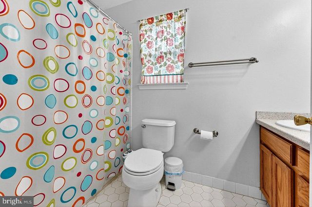 8 FOUNTAYNE LN, Lawrence Township, NJ 08648