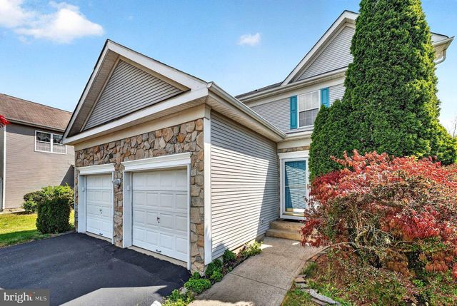 8 FOUNTAYNE LN, Lawrence Township, NJ 08648