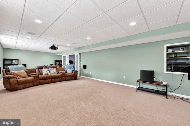 8 FOUNTAYNE LN, Lawrence Township, NJ 08648