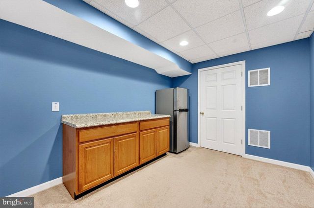 8 FOUNTAYNE LN, Lawrence Township, NJ 08648