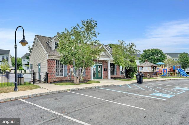 8 FOUNTAYNE LN, Lawrence Township, NJ 08648