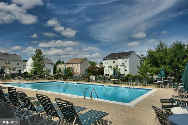 8 FOUNTAYNE LN, Lawrence Township, NJ 08648